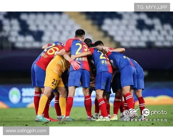 四川全兴与青岛的激战回顾：精彩瞬间与战术分析全记录