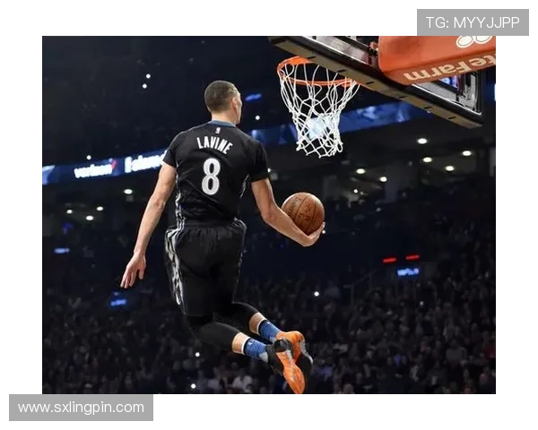扎克拉文如何在NBA赛场上展现超凡实力与领导力